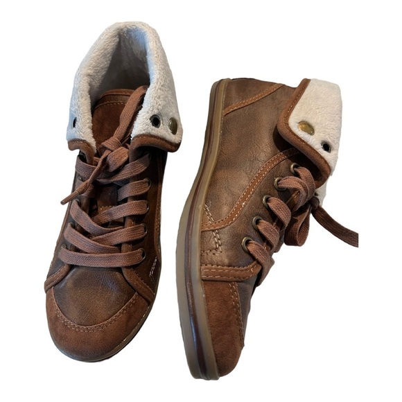 Call it Spring Urias Cognac Girls Size 6 Vegan Faux Fur Lined Lace Up Boots NIB - Picture 6 of 16